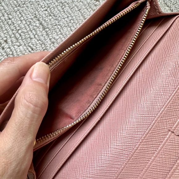 2 PRADA WALLETS!! 100% Authentic w/ Prada Gift Boxes Pink & Black RARE!! - Picture 10 of 14